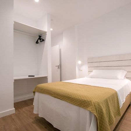 סנטה פולה Hostal Beach מראה חיצוני תמונה
